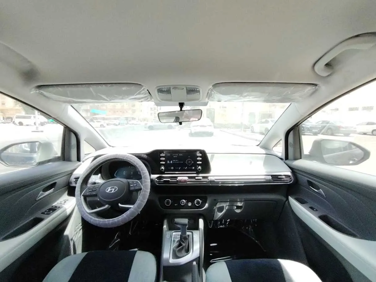 Car image 18