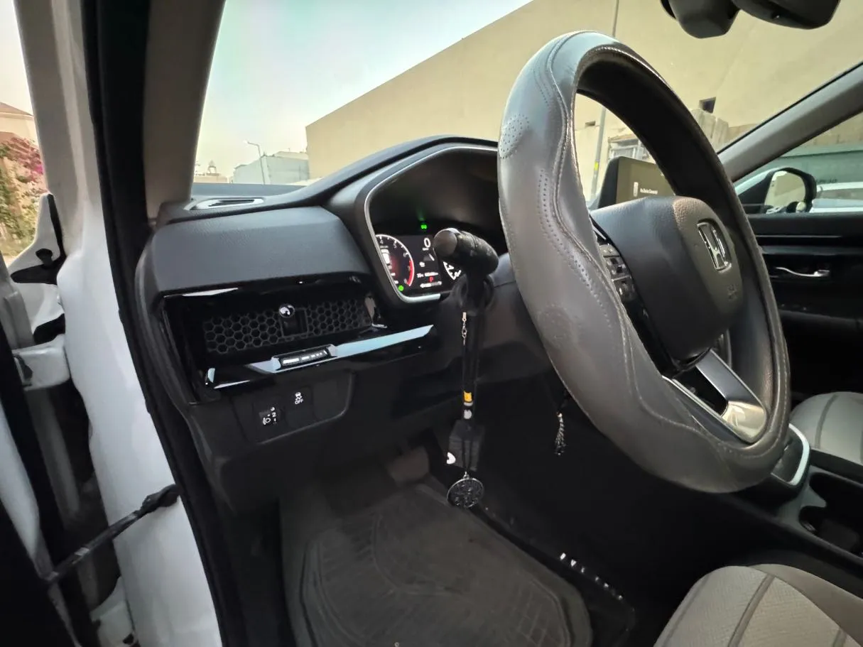 Car image 26