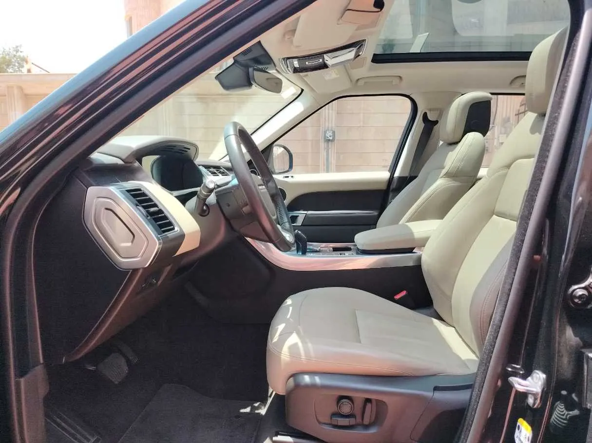 Car image 14