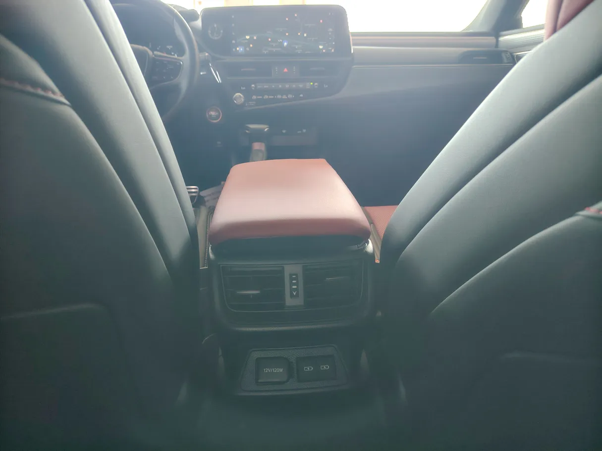 Car image 36