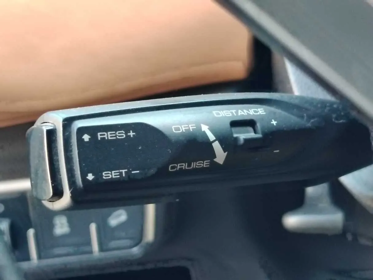 Car image 28