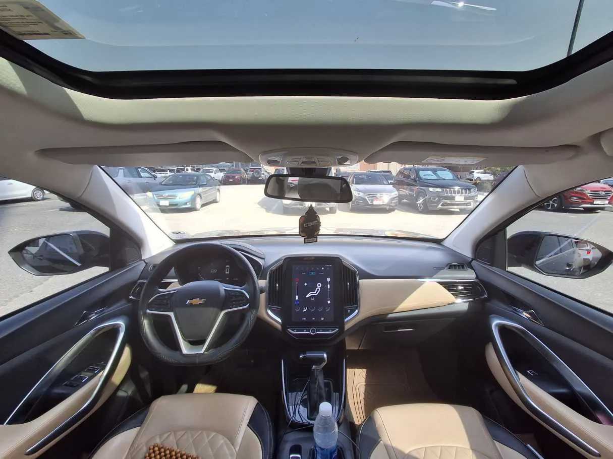 Car image 19