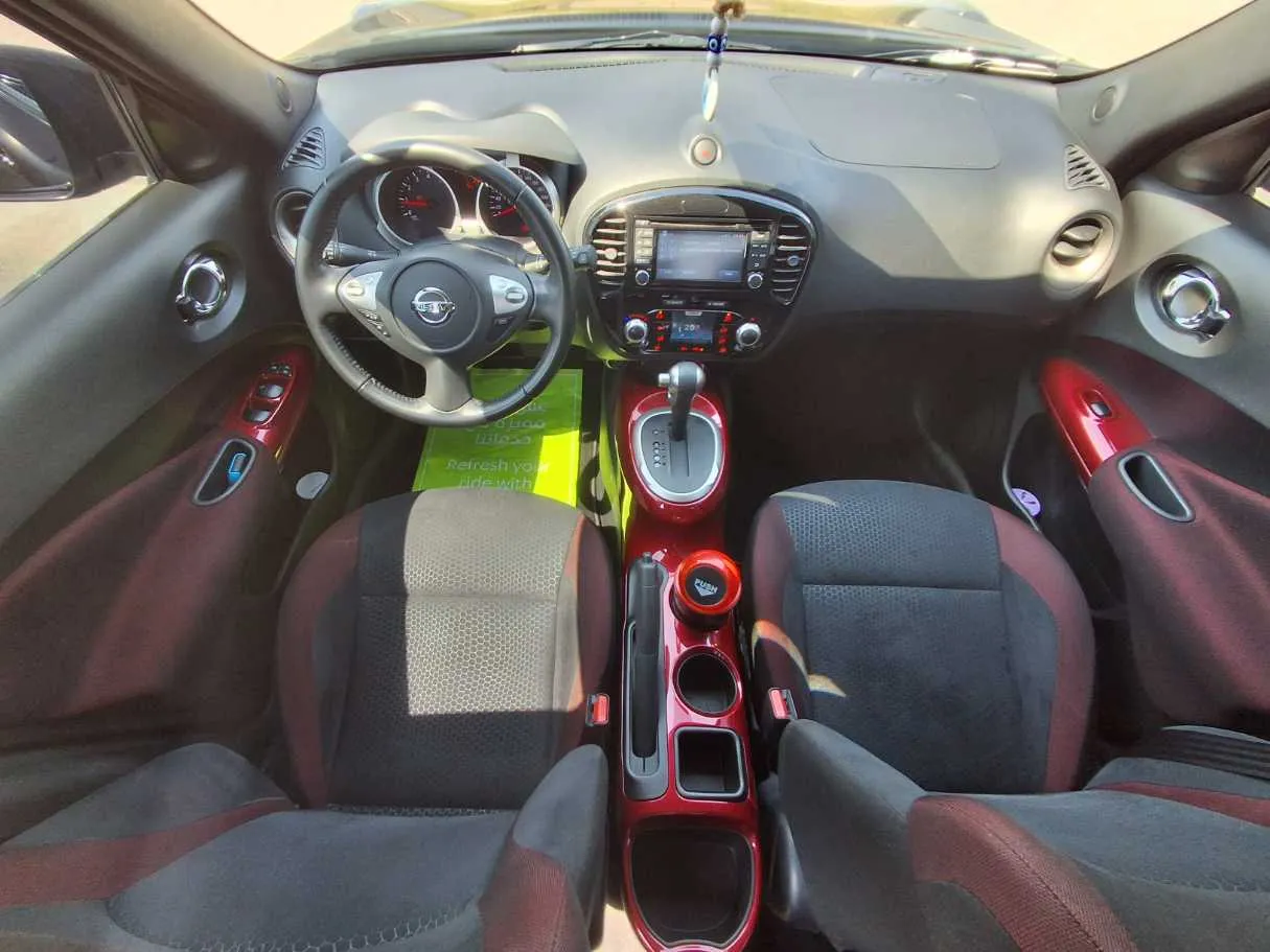 Car image 14