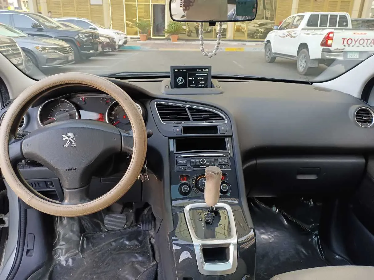 Car image 15