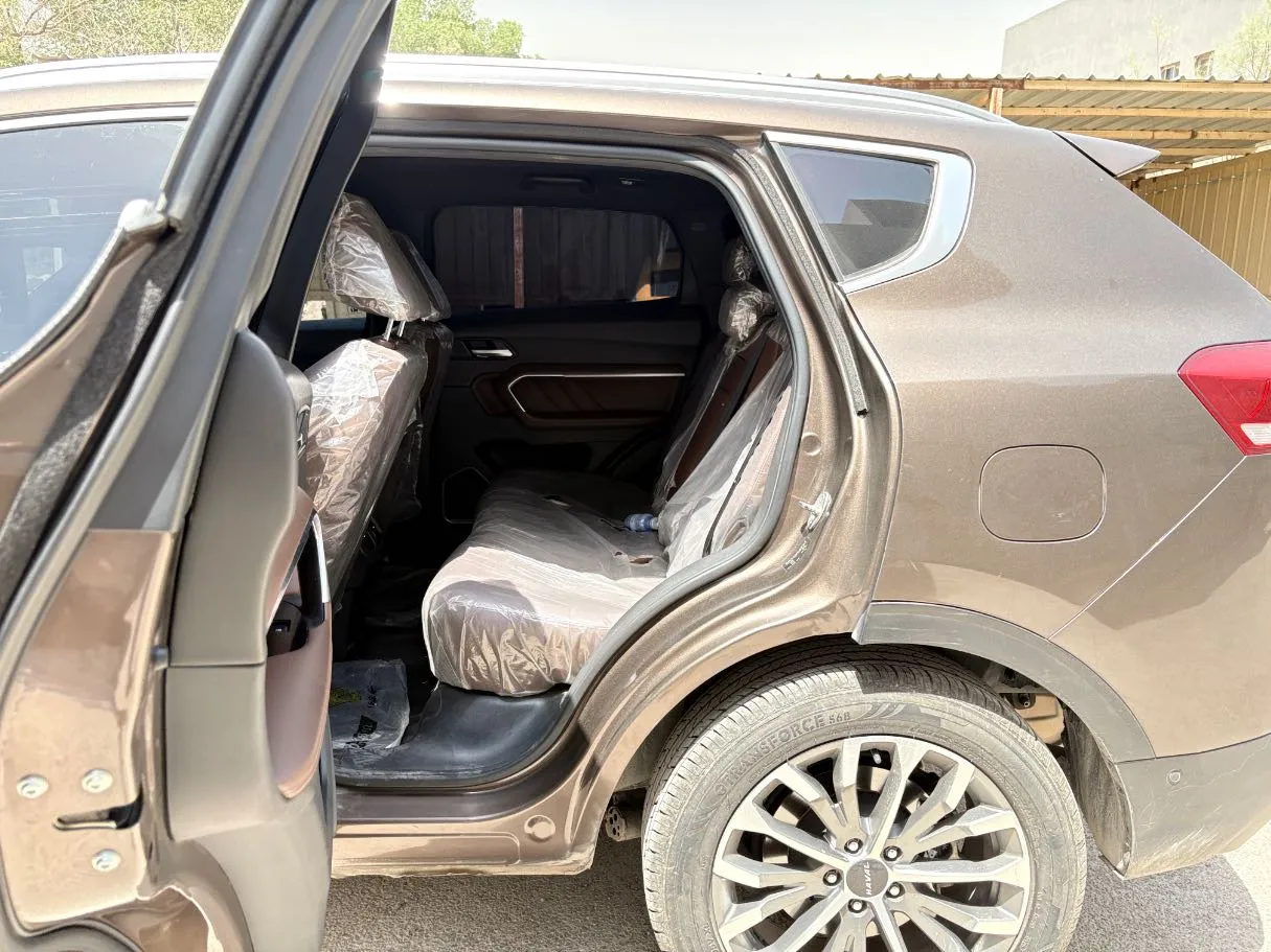 Car image 15