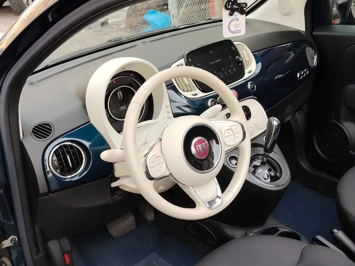 Car image 17