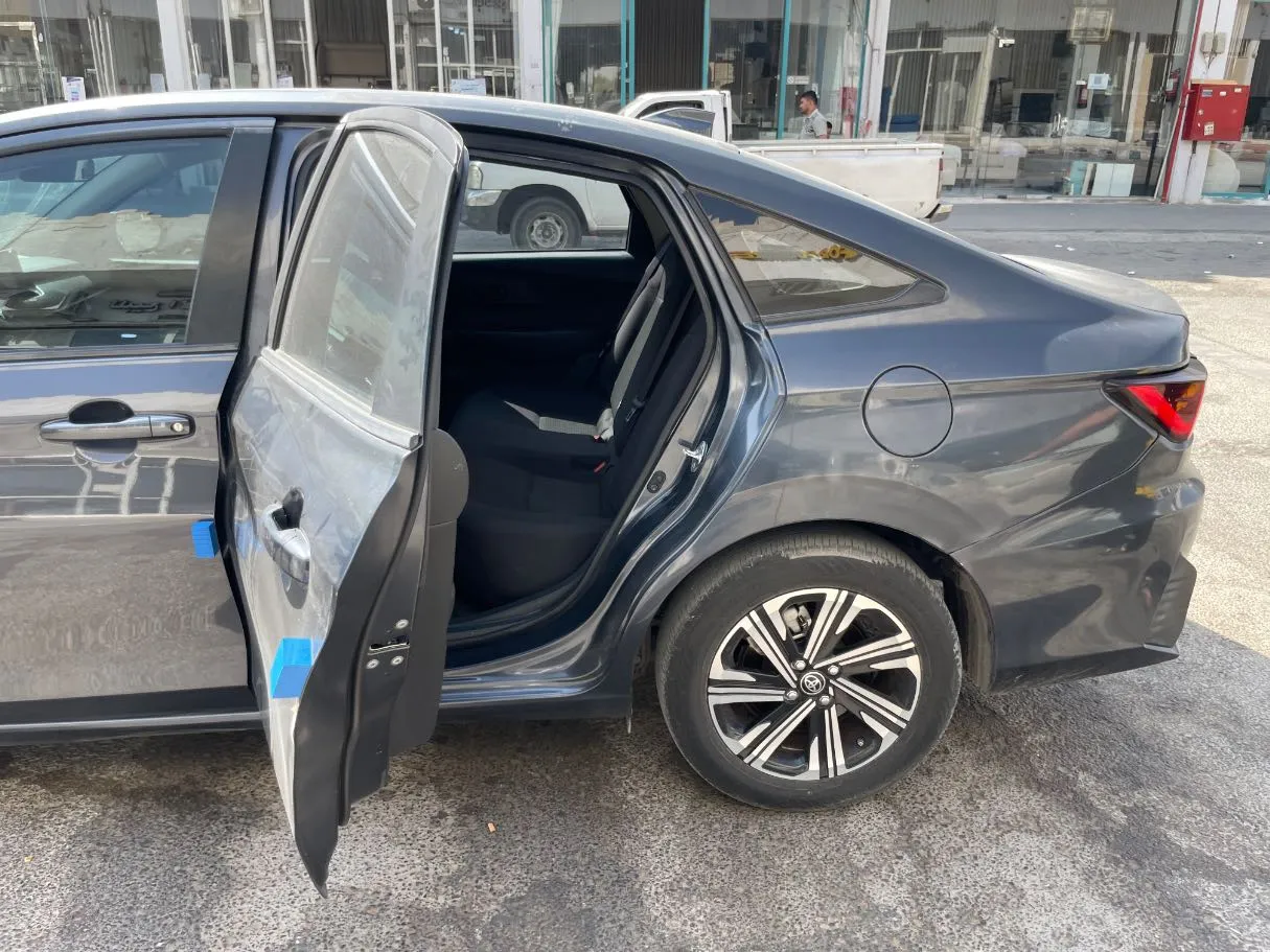 Car image 15