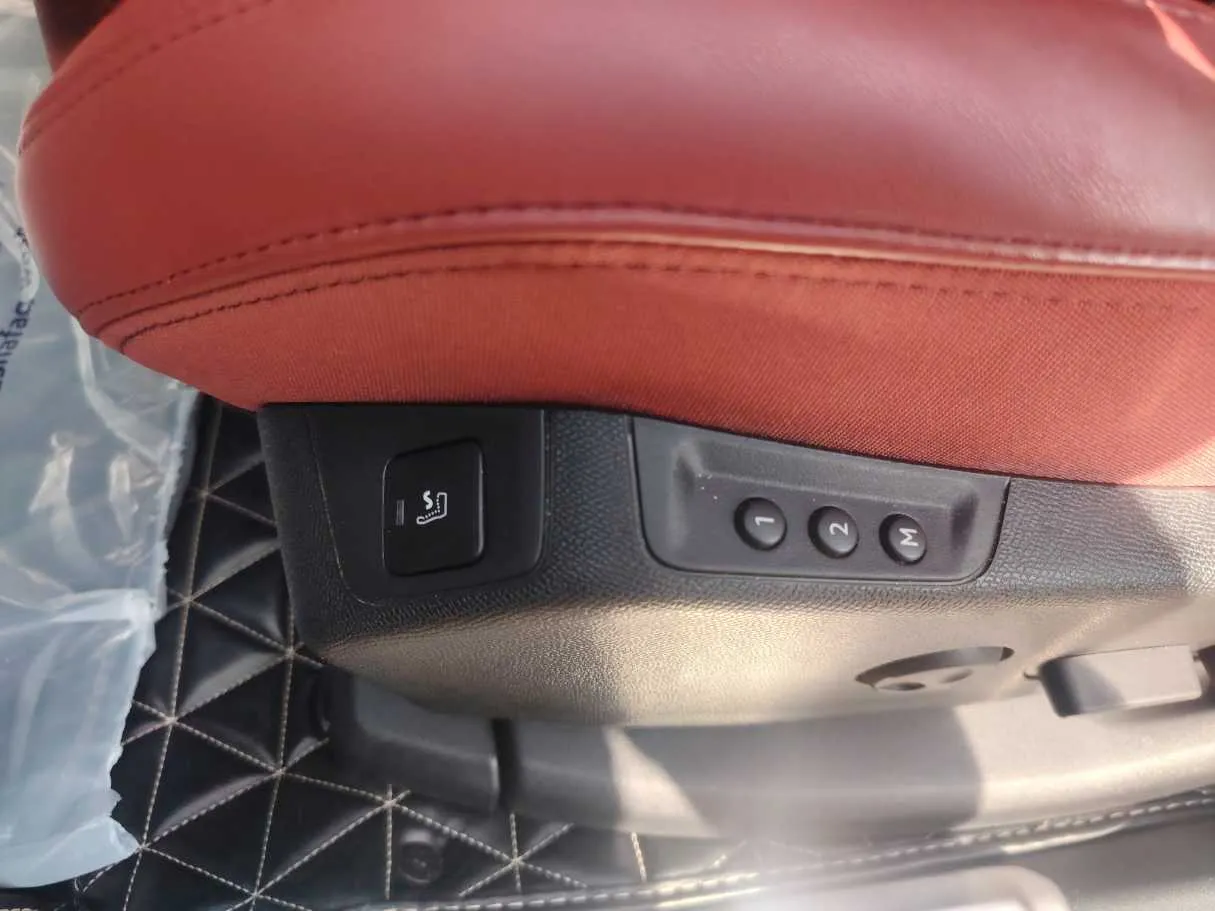 Car image 27