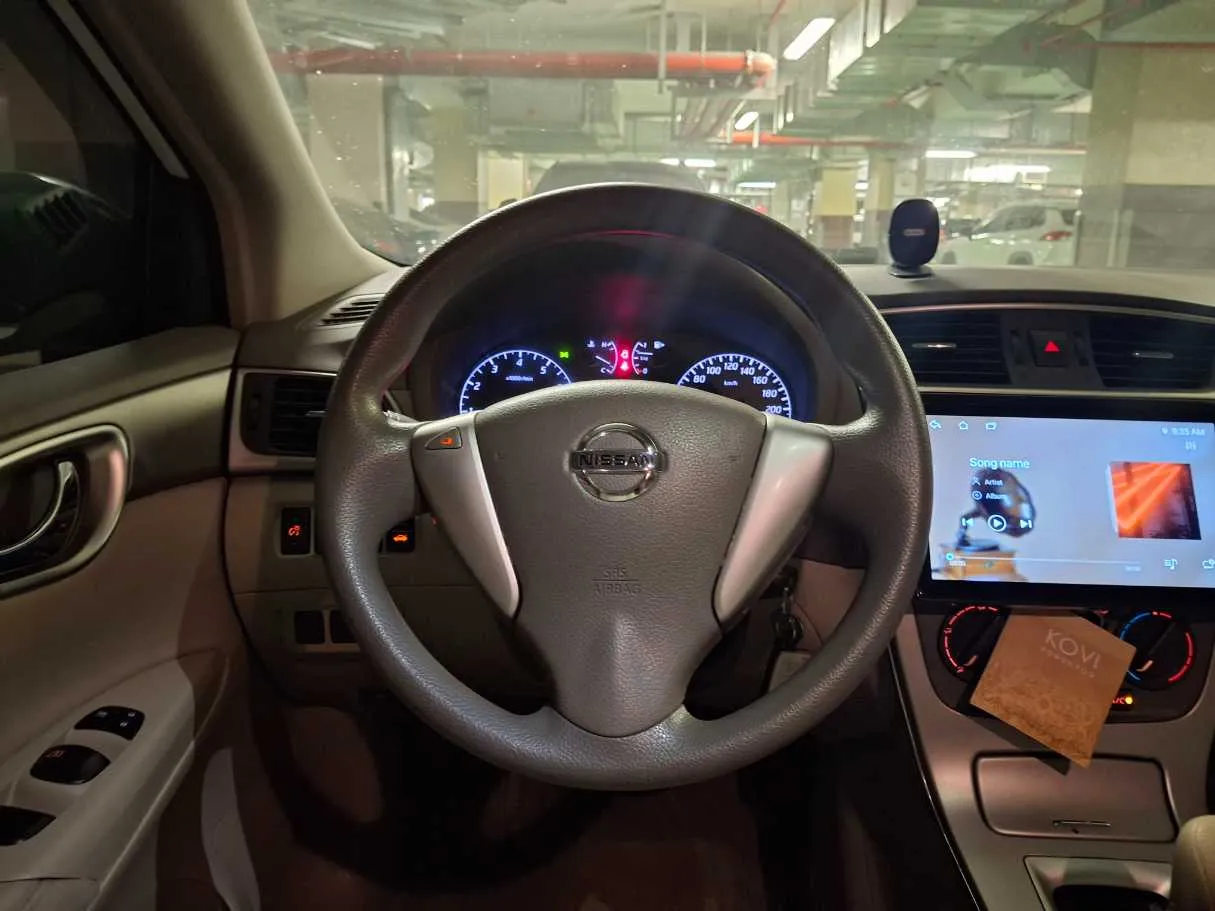 Car image 14