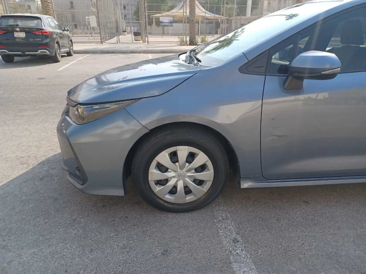 Car image 9