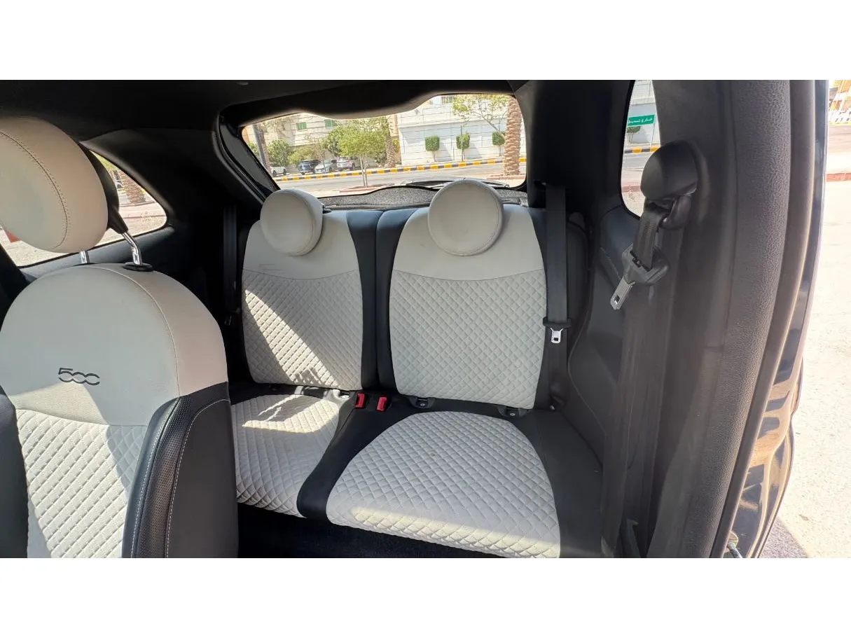 Car image 12