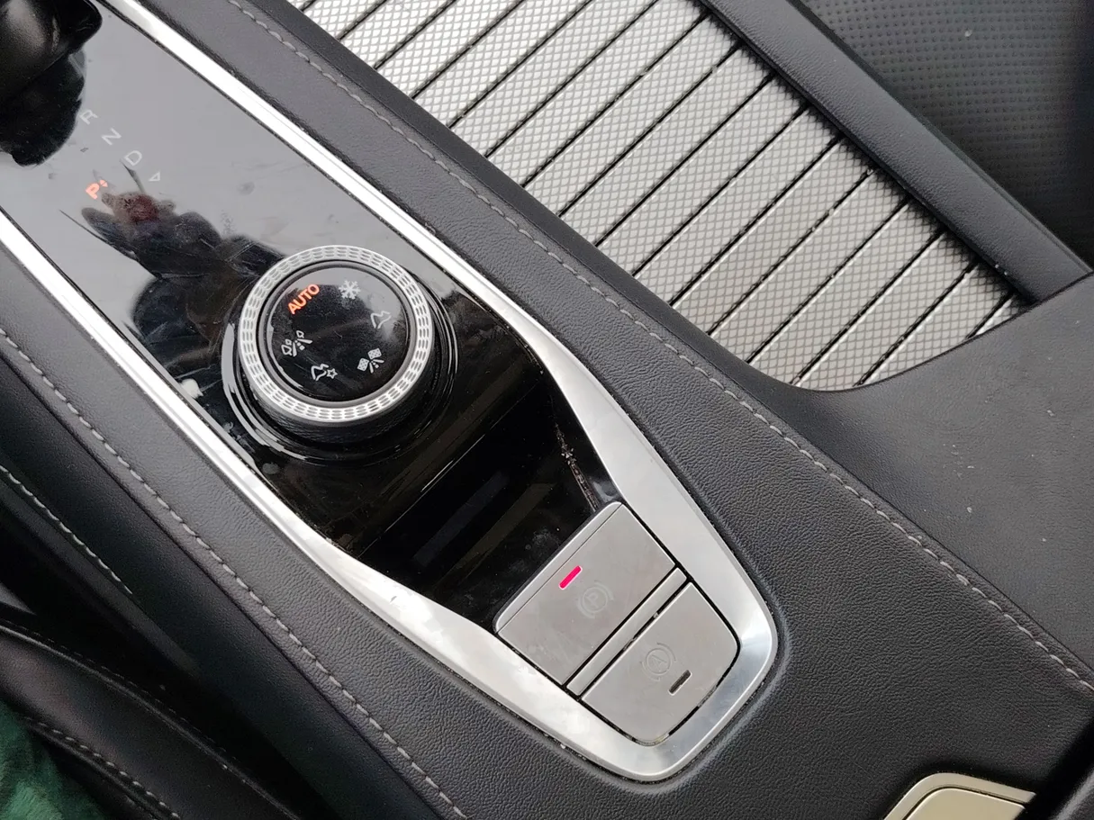 Car image 23
