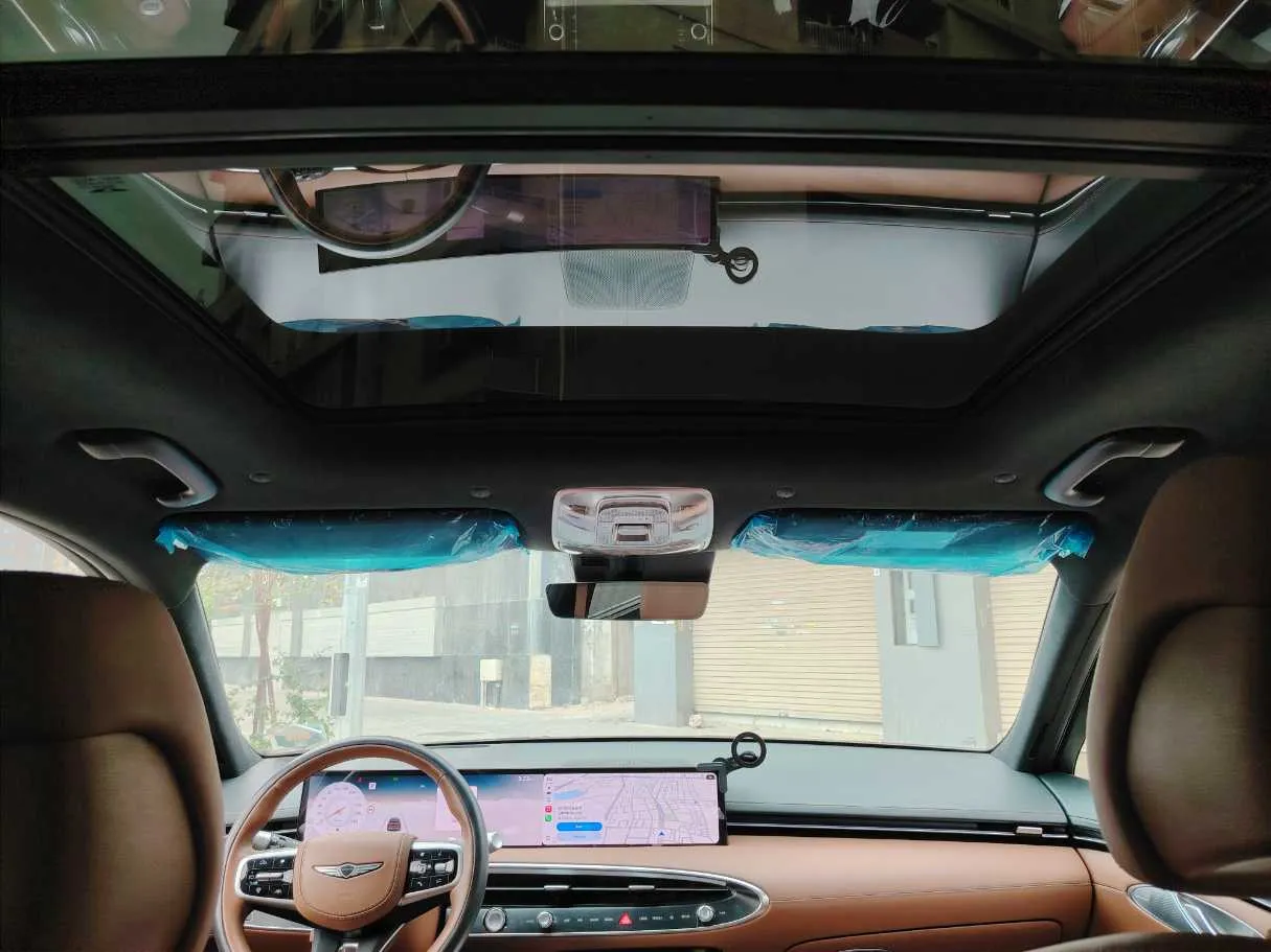 Car image 18