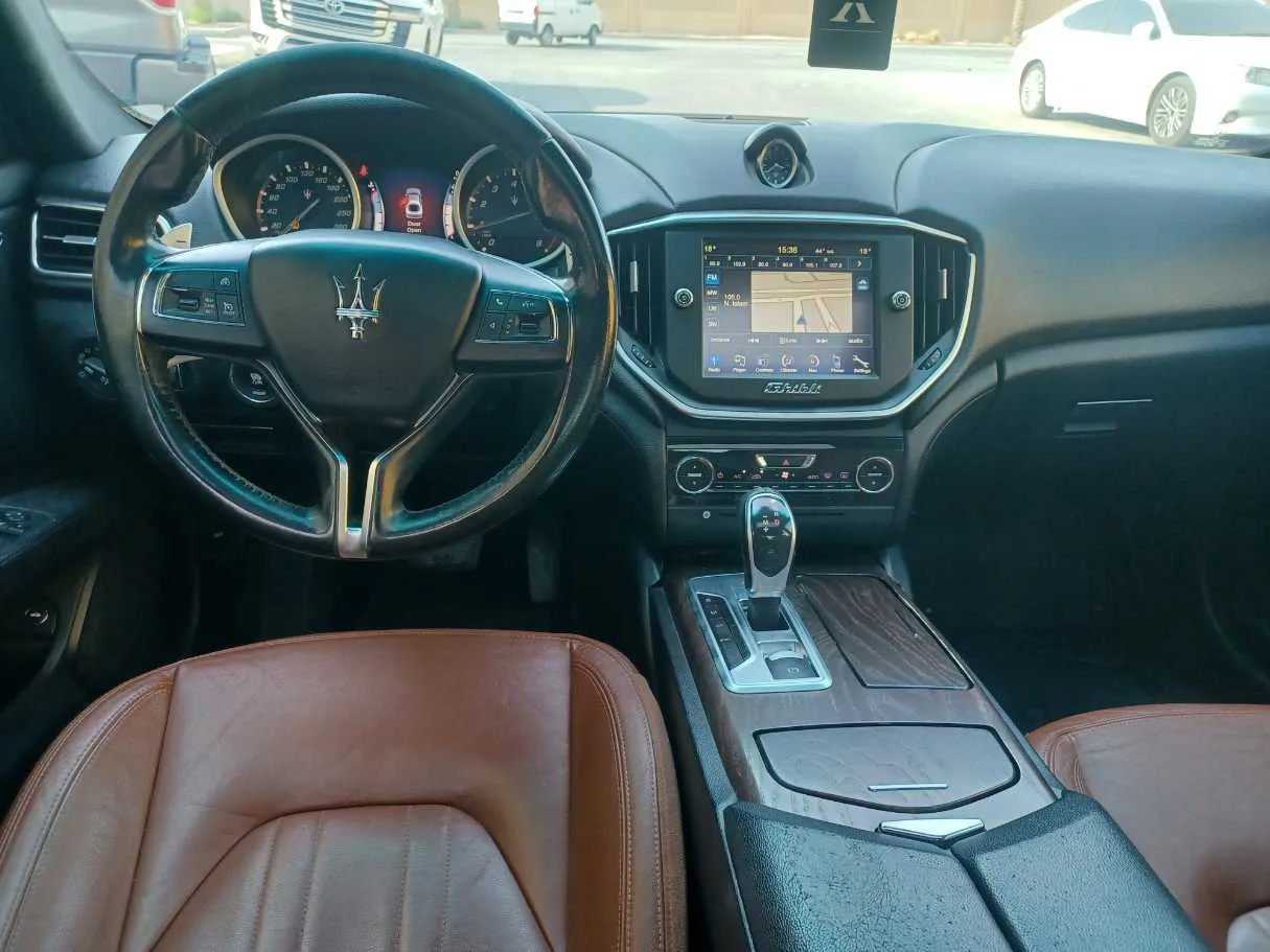 Car image 16