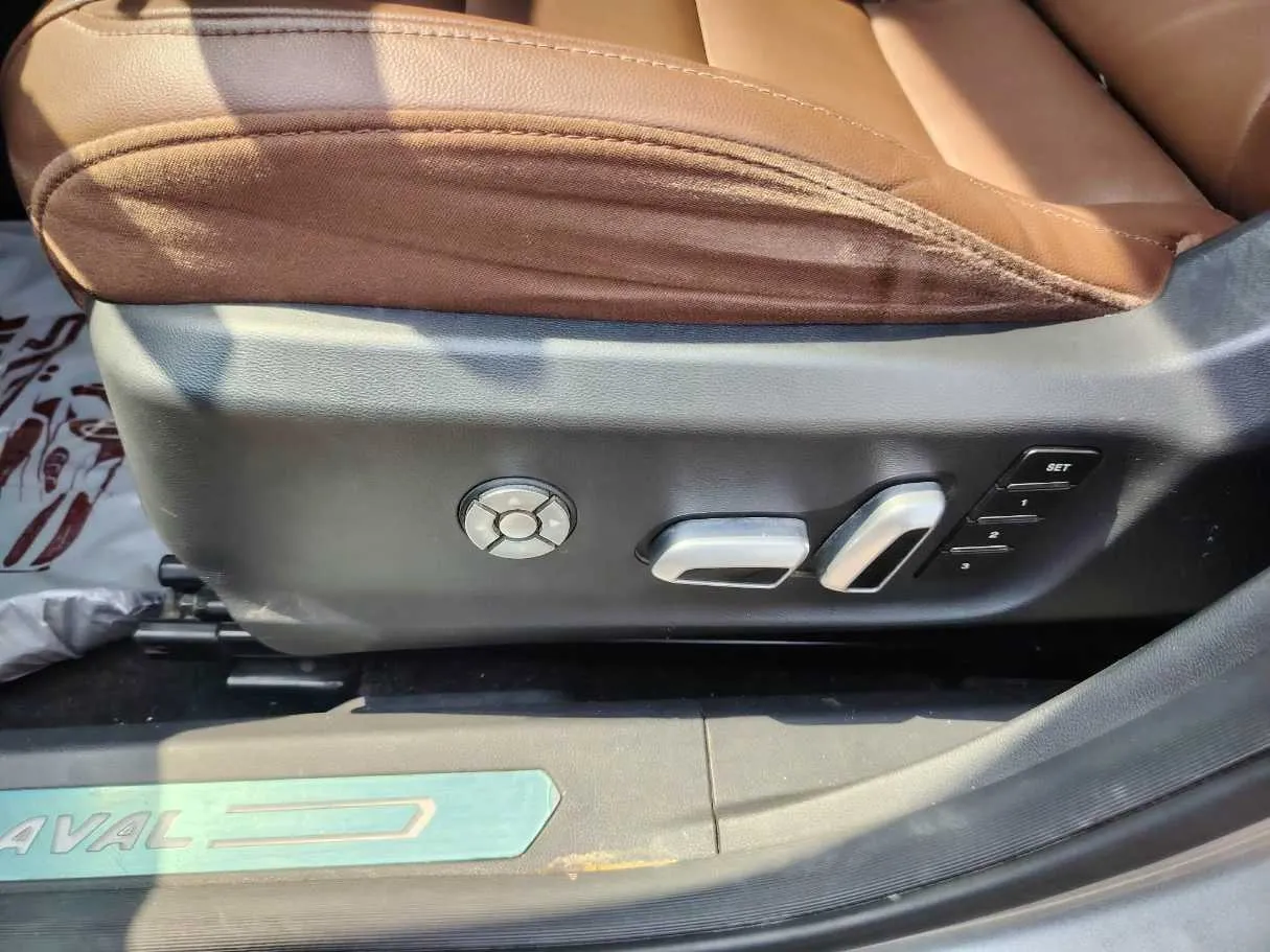 Car image 35