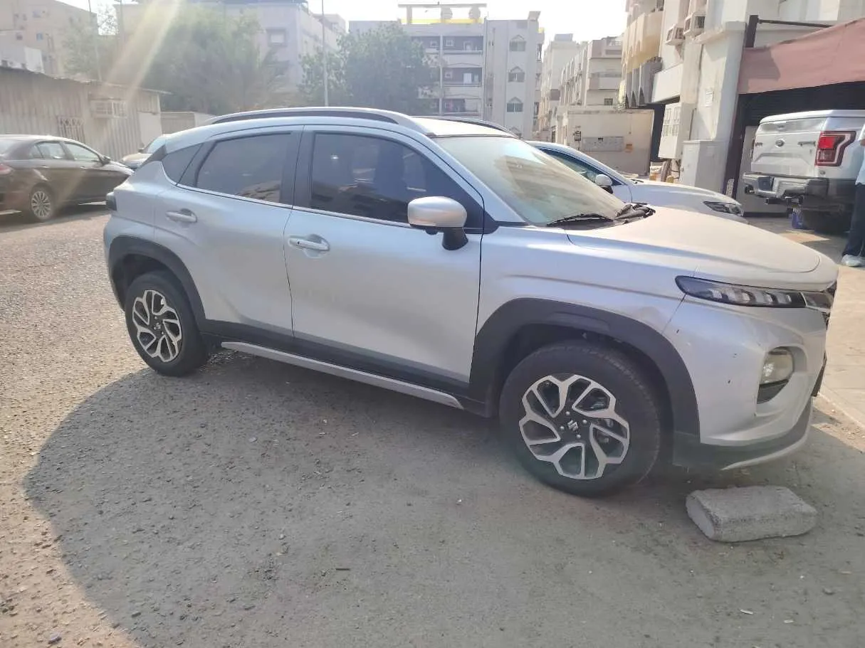 Car image 4