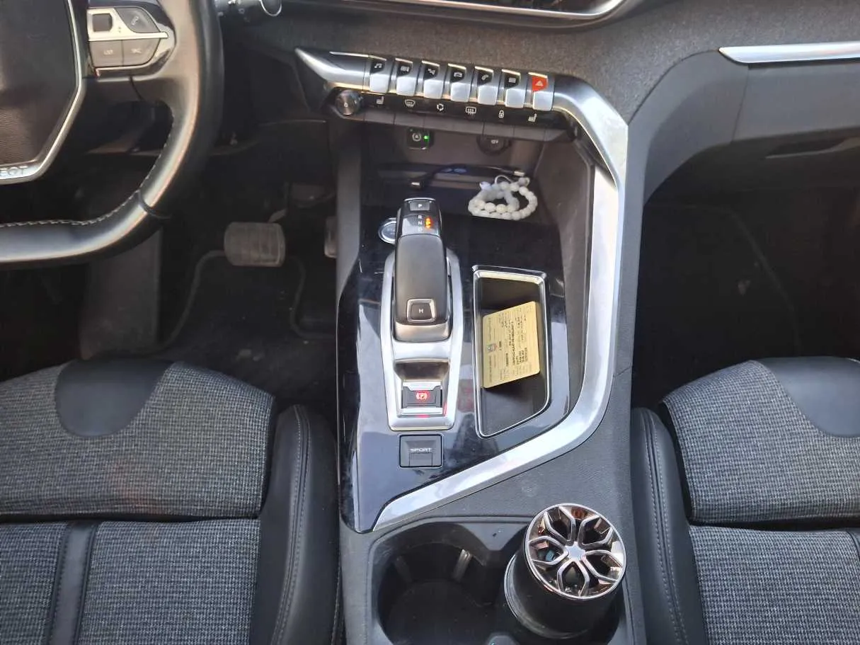 Car image 15