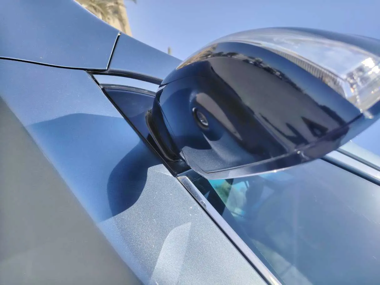 Car image 32