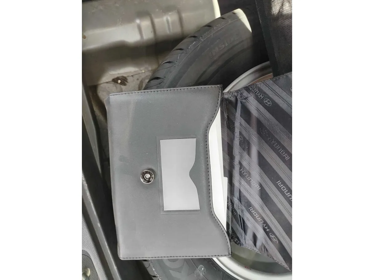 Car image 37