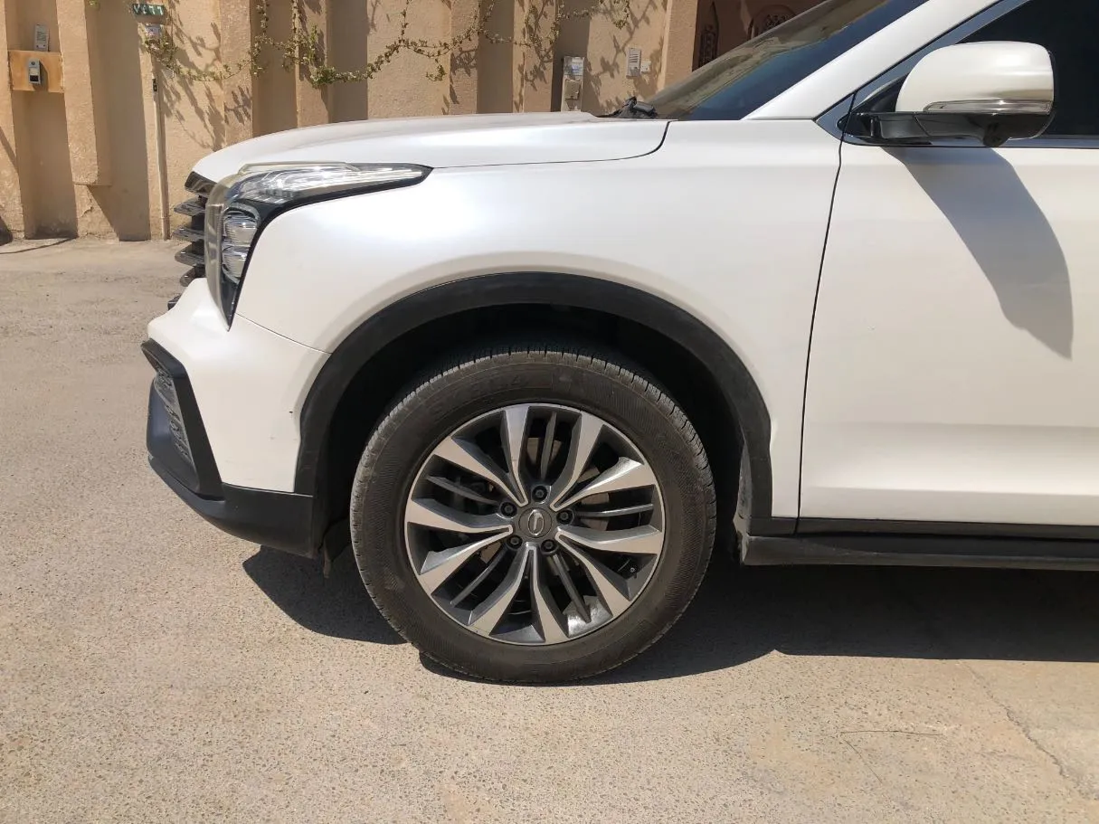 Car image 9