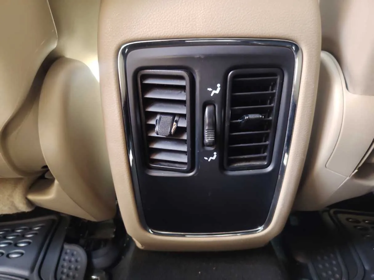Car image 26