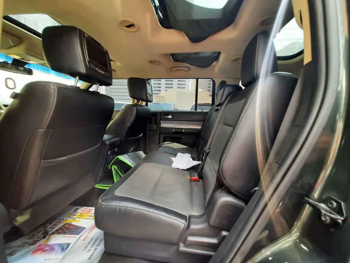 Car image 13