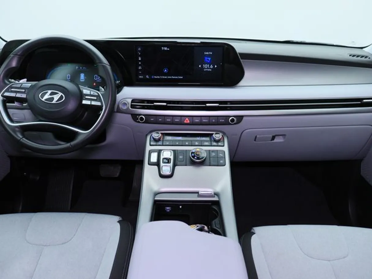 Car image 8