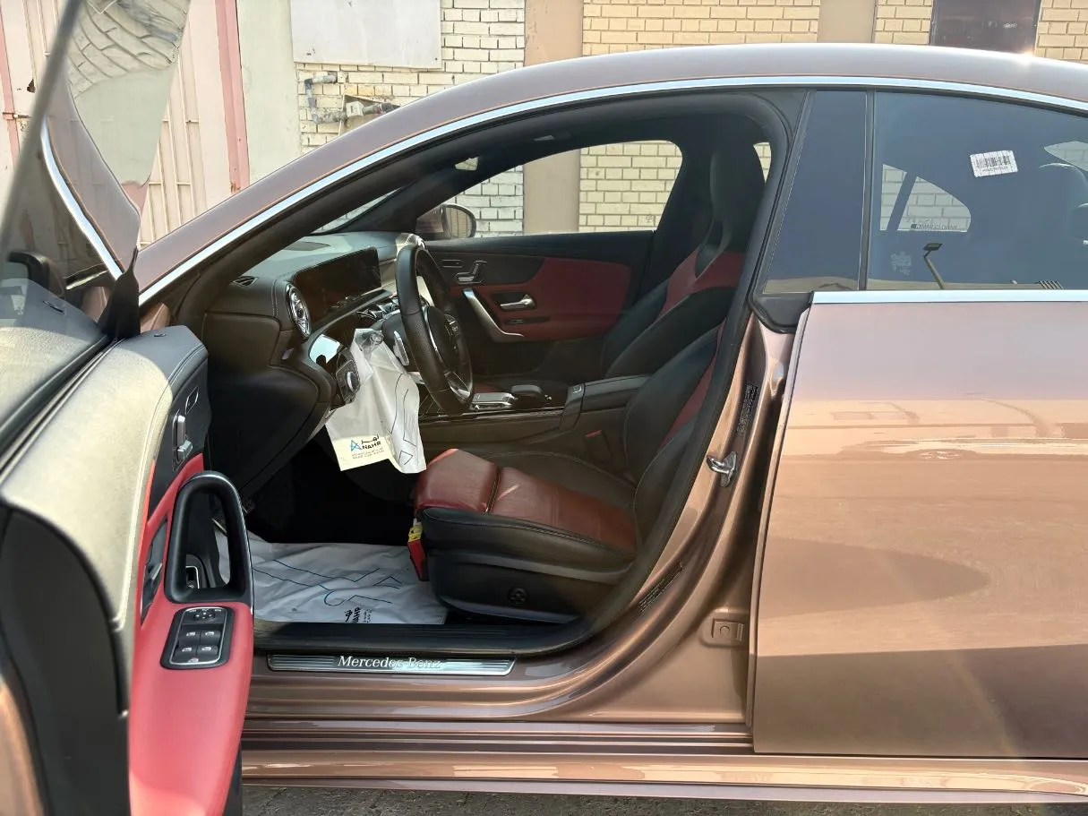 Car image 12