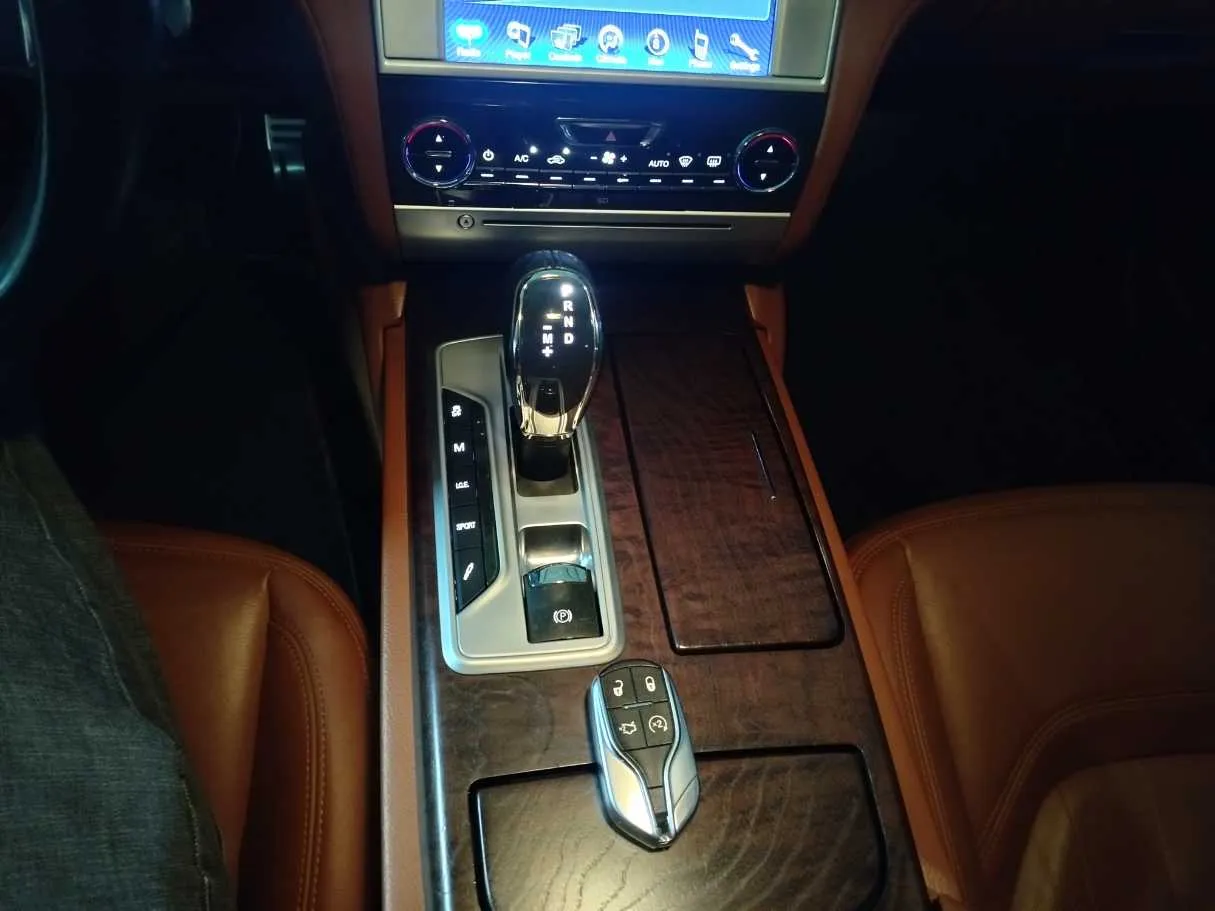 Car image 23