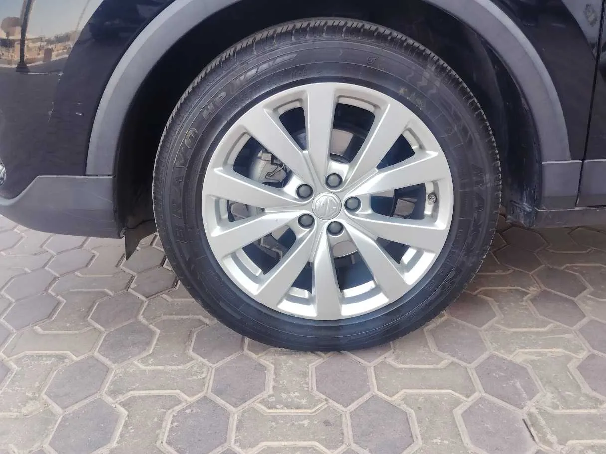 Car image 10