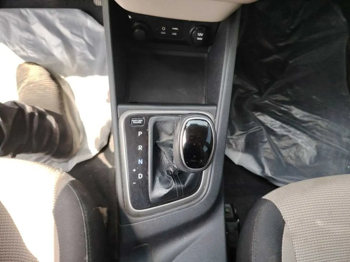 Car image 24