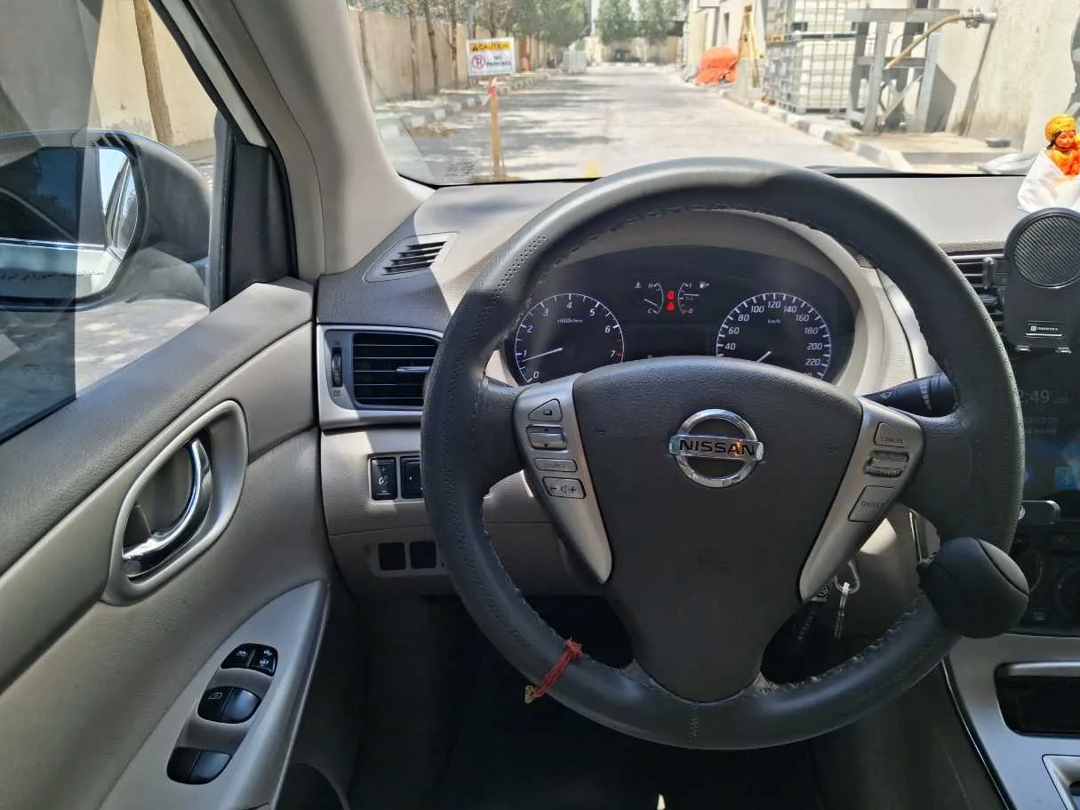 Car image 19