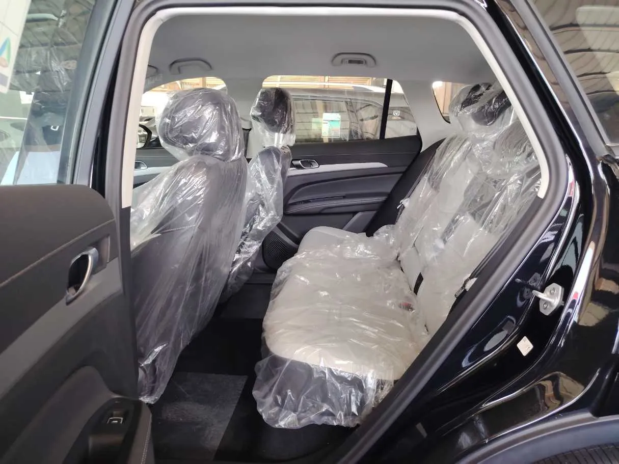Car image 16