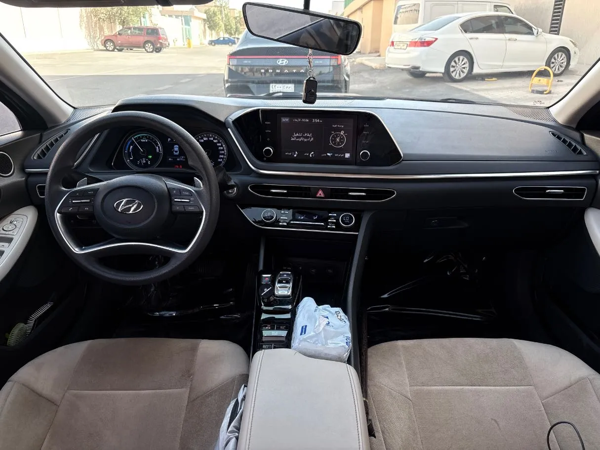 Car image 18