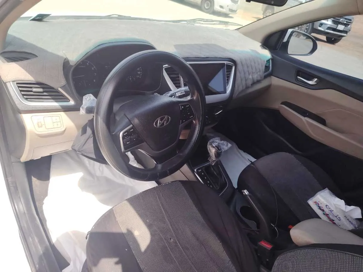 Car image 13