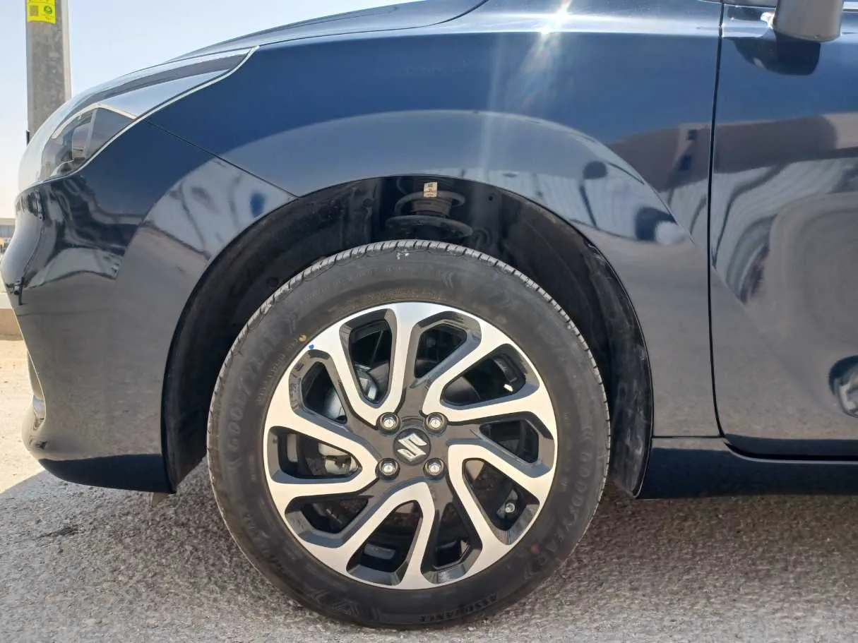 Car image 9