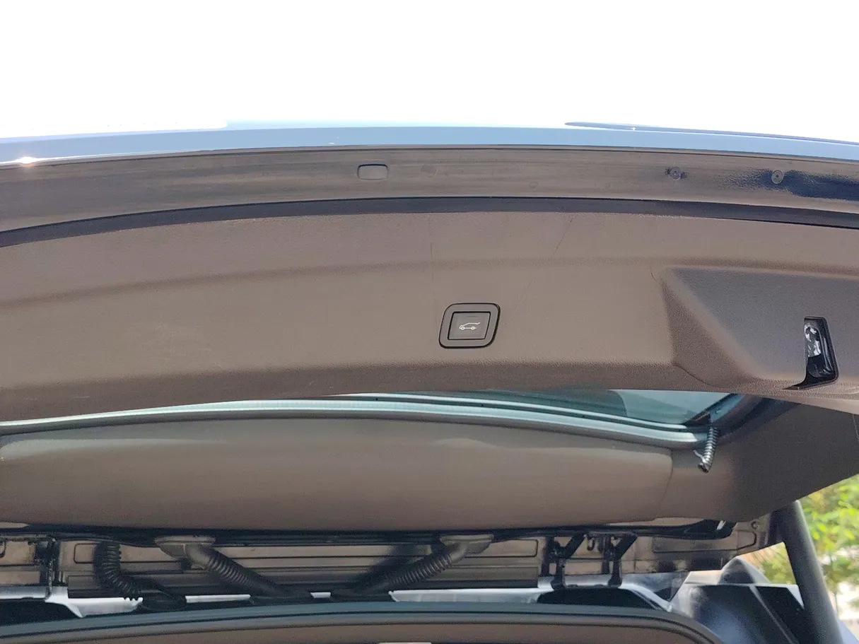 Car image 35