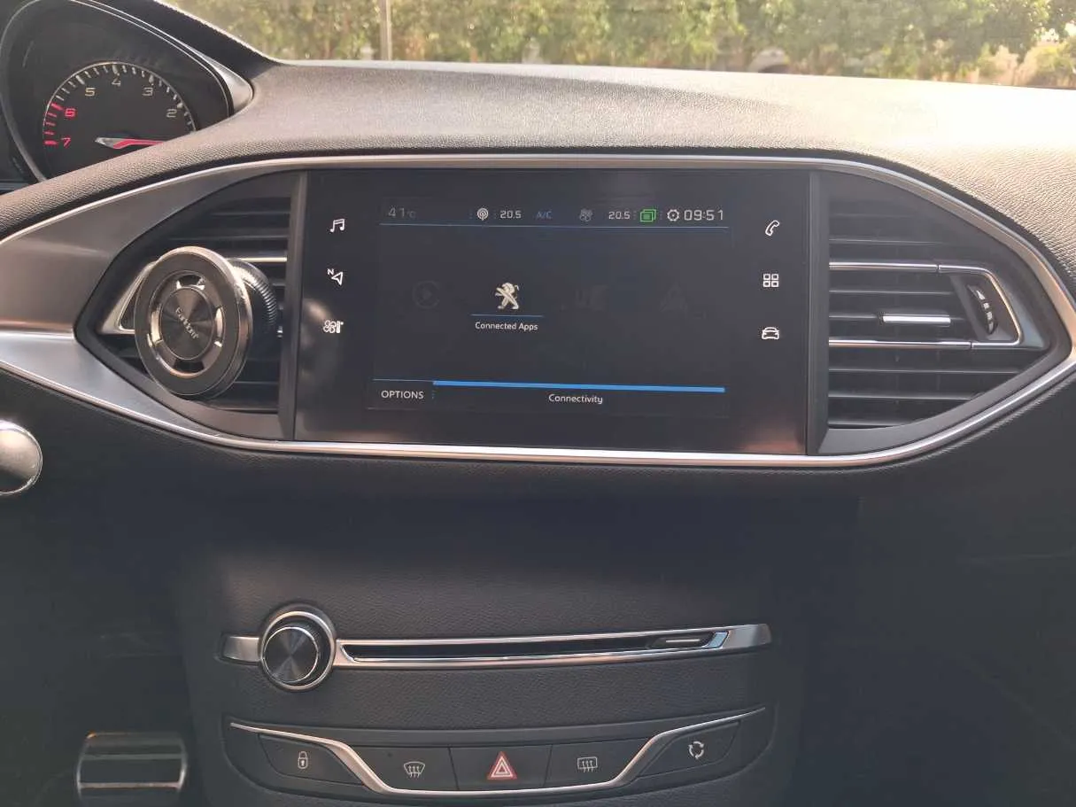 Car image 16