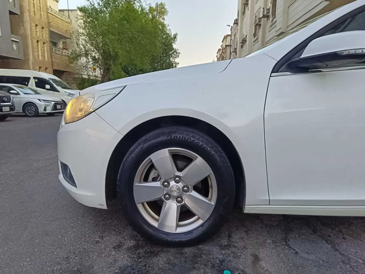Car image 9