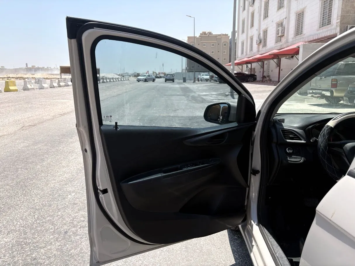 Car image 10