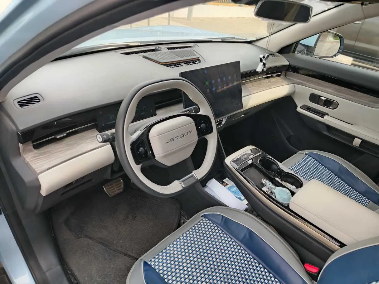 Car image 13