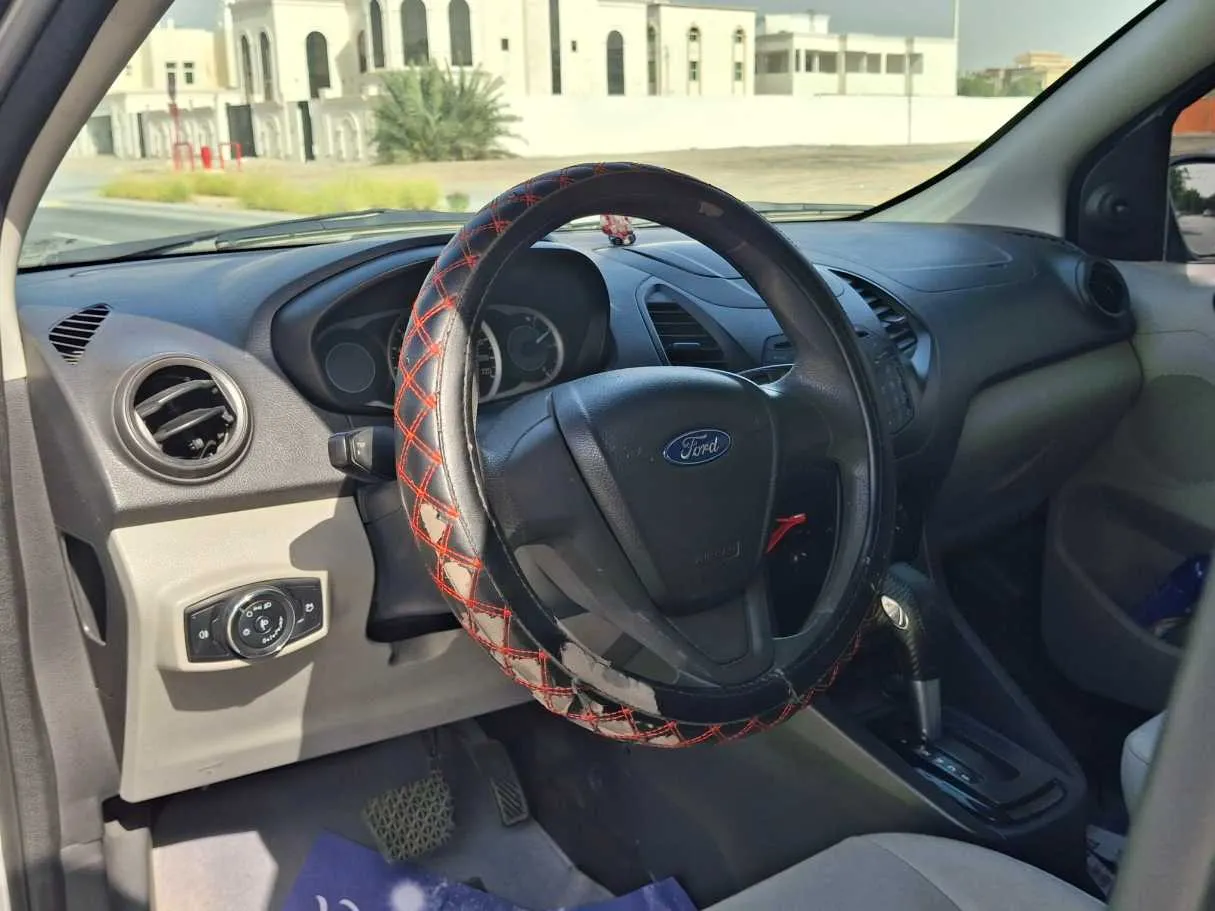 Car image 11