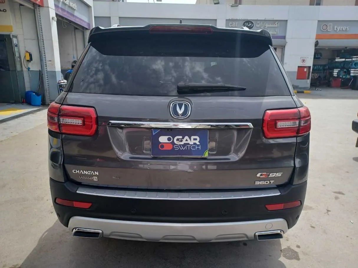 Car image 5