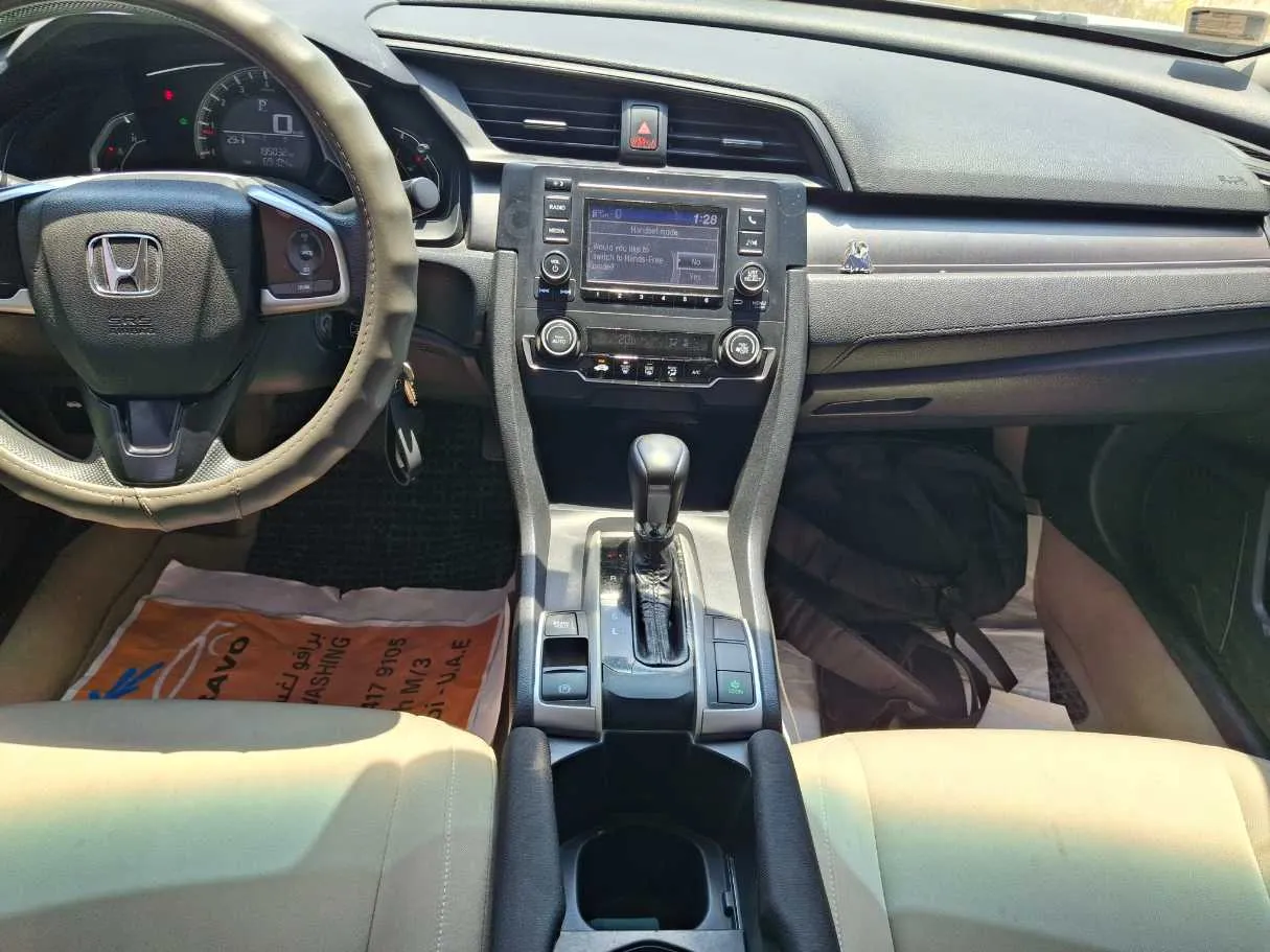 Car image 14