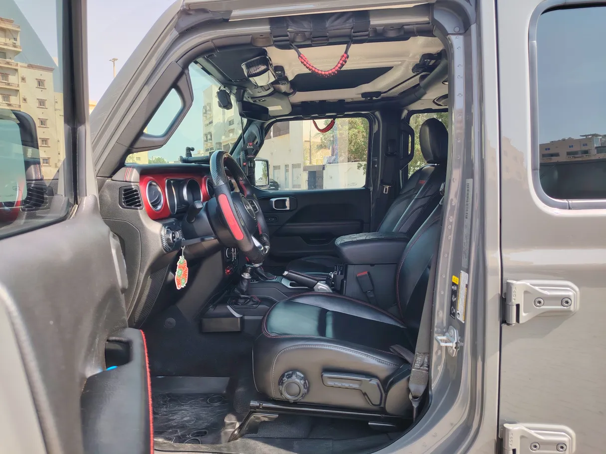 Car image 13