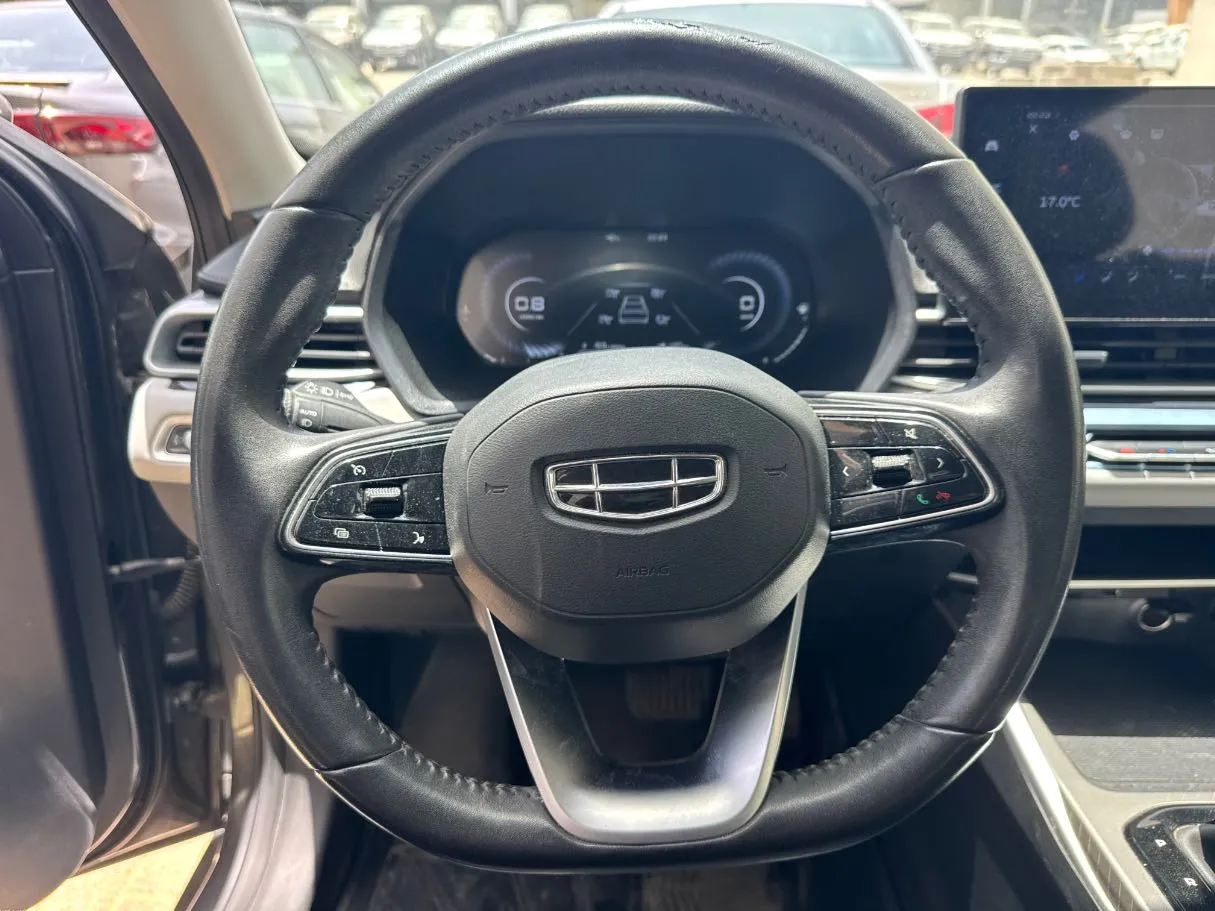 Car image 8