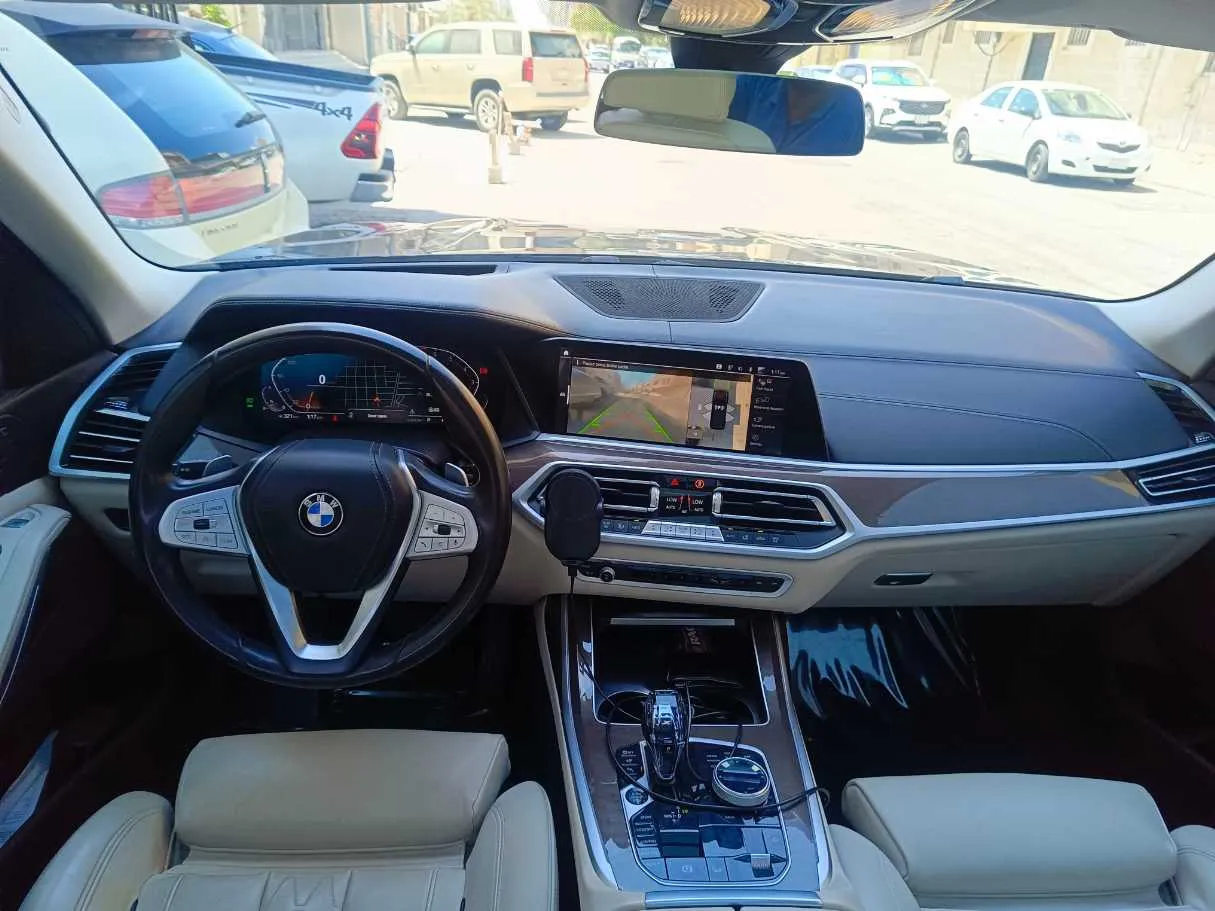 Car image 23