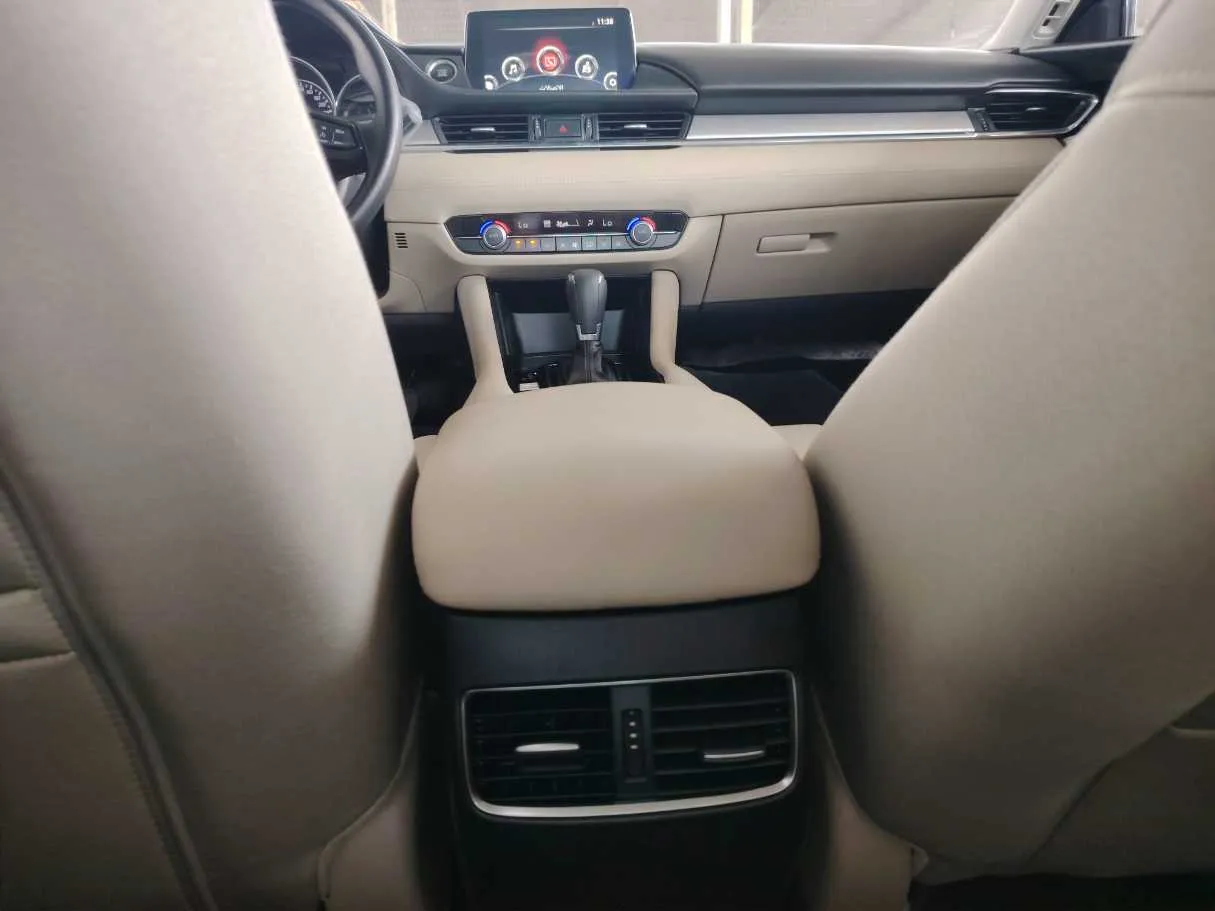 Car image 25