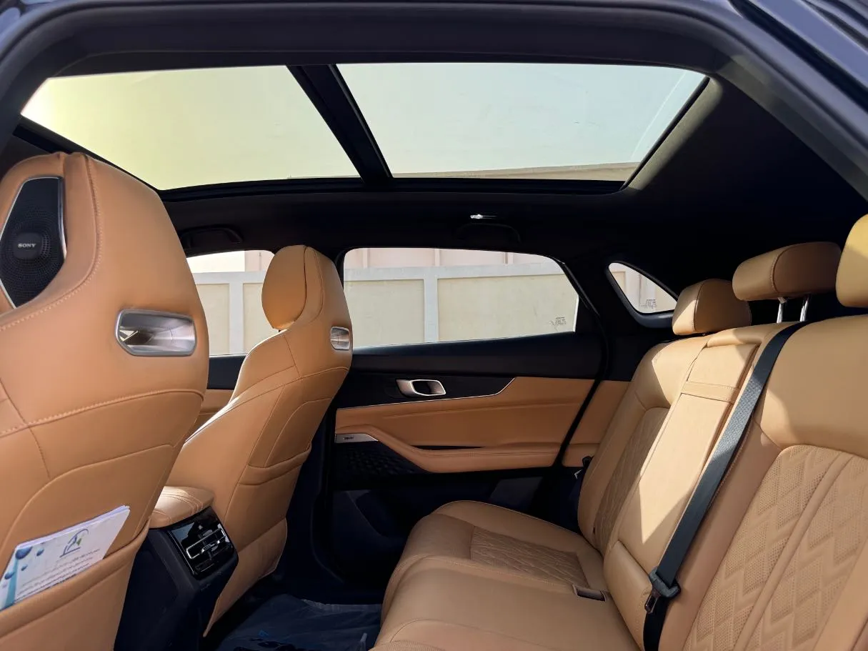 Car image 15
