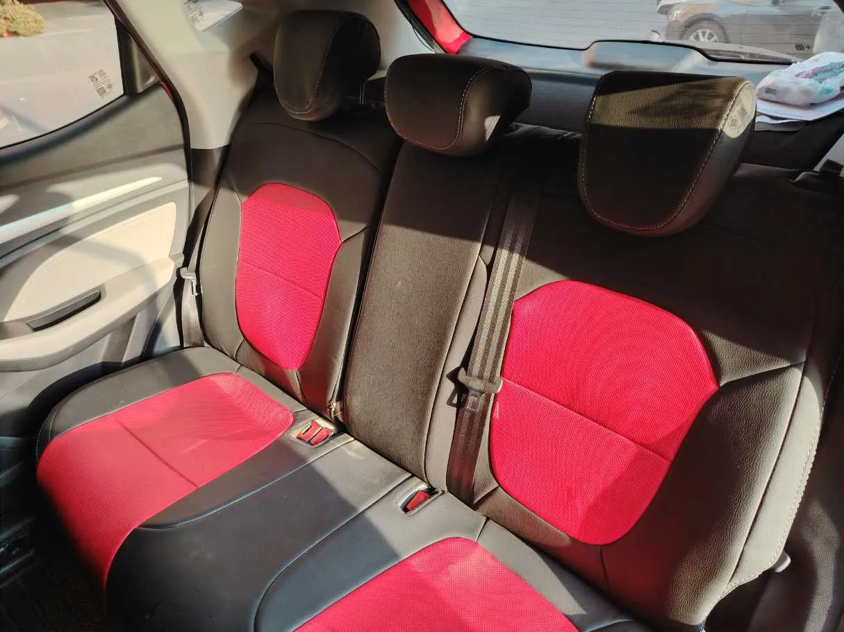 Car image 16